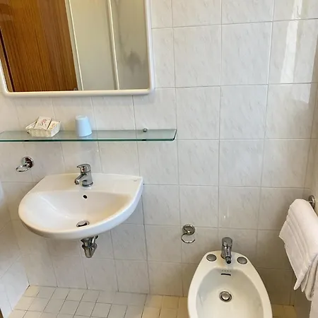 Hla Fenice Otel 3*